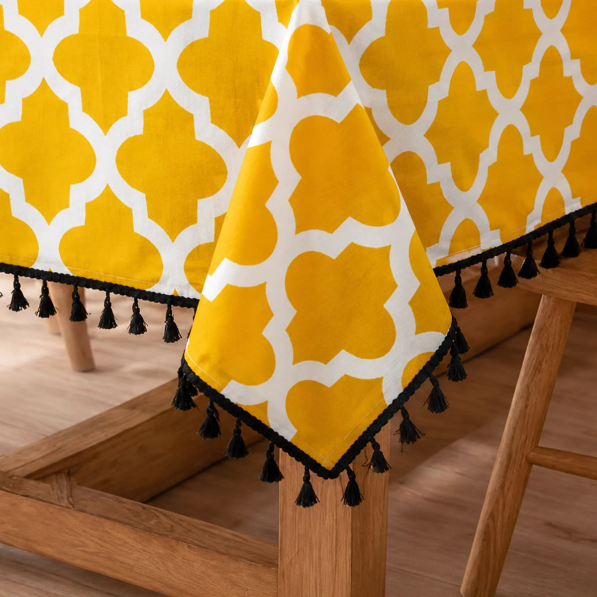 Imprimer Handpicked Quatrefoil - Table Cover (Yellow)-2