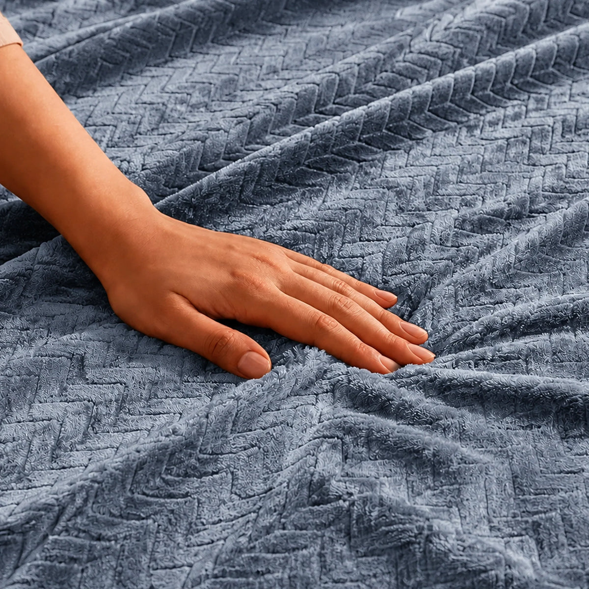 Fort Mellow - Wave Plush Blanket (Frost Blue)-2