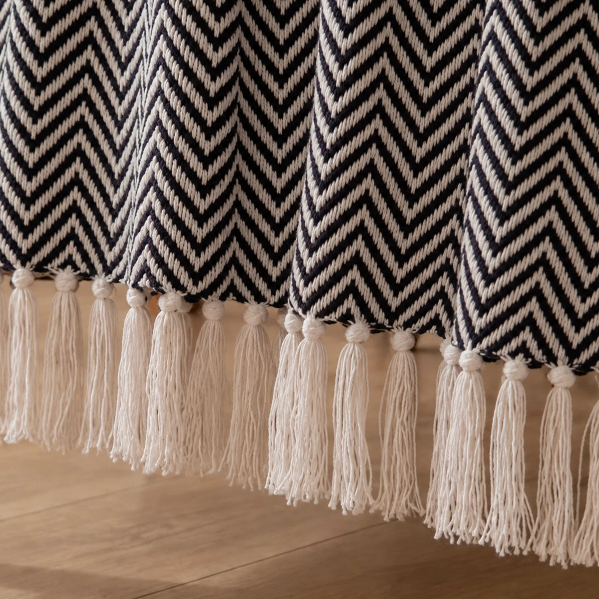 Tessitura Black Chevron - Throw-2