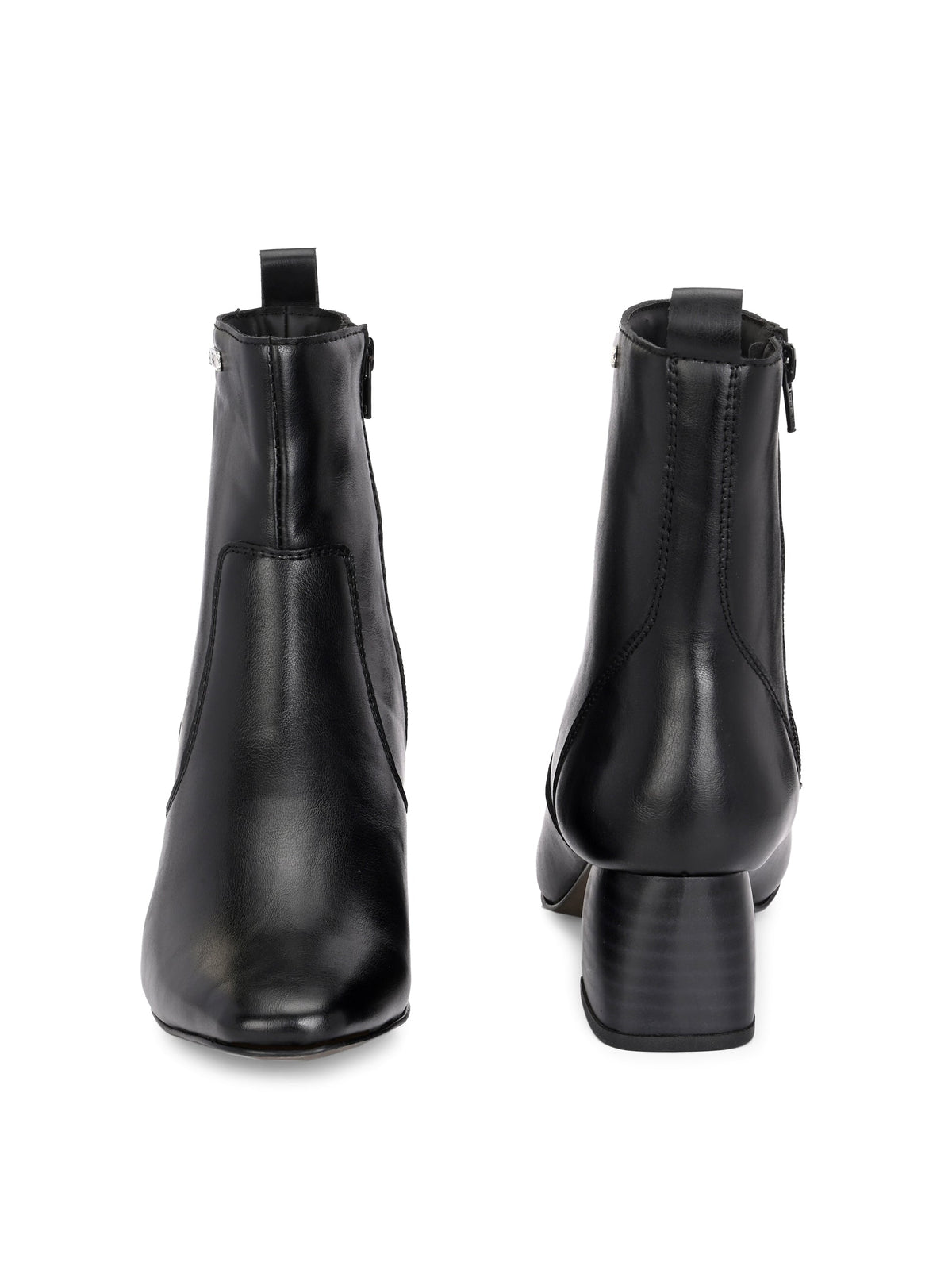 Stylish black ankle boot with a sturdy block heel and branded El Paso logo