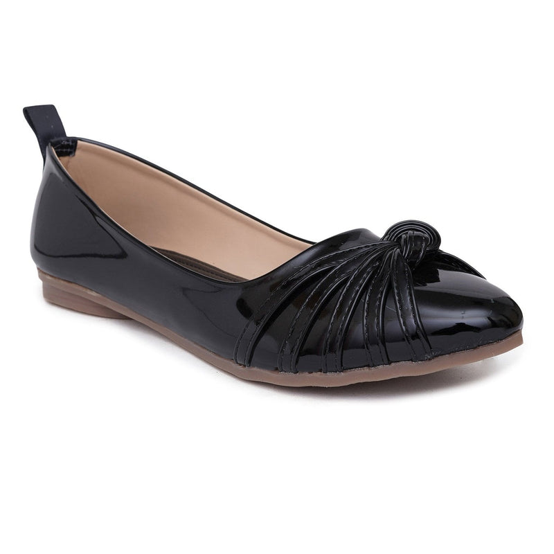Black ballerina flats for women